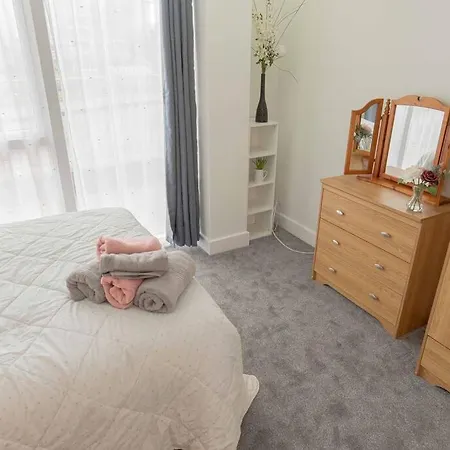 Beautiful 2 Bed In Birmingham: A Hidden Gem! Apartman